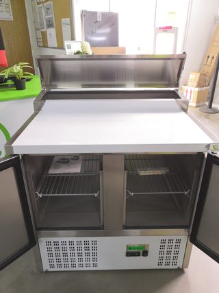 Mesa refrigerada preparación ensaladas