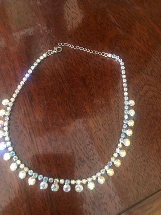 Gargantilla con pedrería