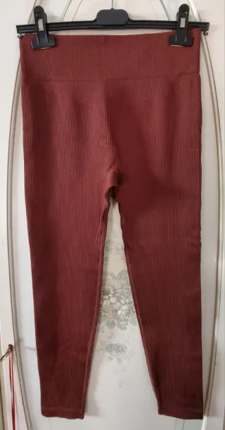 Set sportivo: legging + top marrone