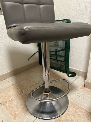 Silla de bar gris regulable