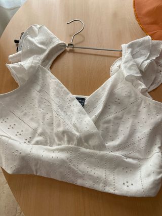 Top blanco Shein volantes calados elástico