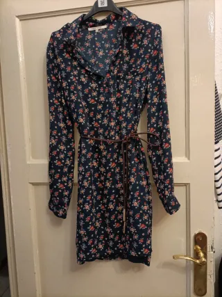 Vestido floral azul y rojo