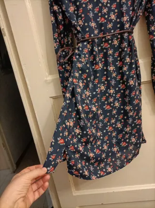 Vestido floral azul y rojo