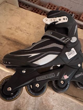 Patines en línea Boomerang negros con etiquetas