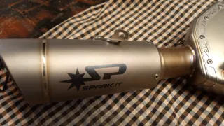 Tubo de escape SPARK para Triumph.No hago envío.