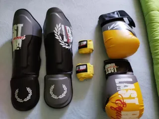Kit Protecciones Kick Boxing Guantes y Tibiales