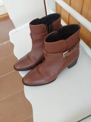 Botines marrones con hebilla