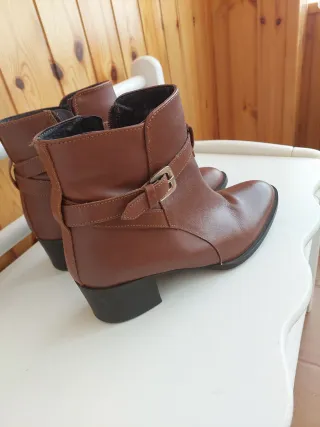 Botines marrones con hebilla