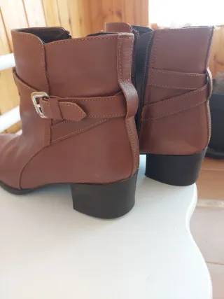 Botines marrones con hebilla