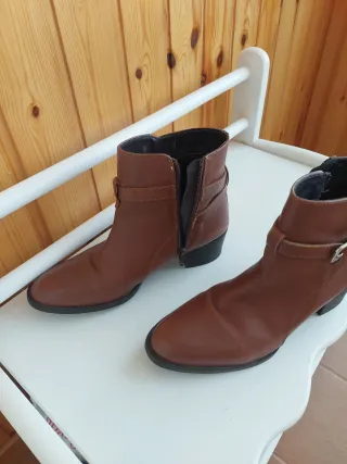 Botines marrones con hebilla