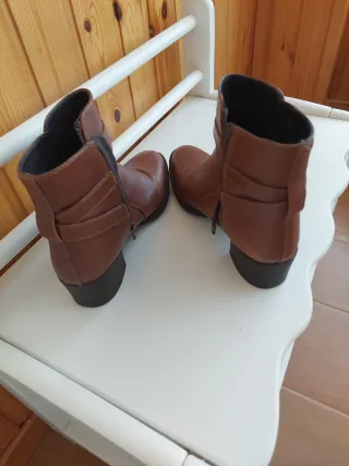 Botines marrones con hebilla