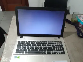 Portátil Asus i7 Plata y Negro