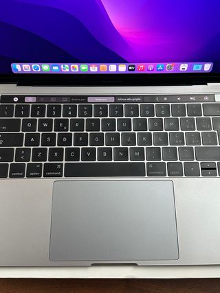 MacBook Pro 13 Touchbar 8gb ram 500ssd completo