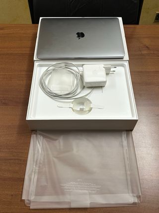 MacBook Pro 13 Touchbar 8gb ram 500ssd completo