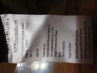 Falda cuero negra cremallera y hebillas