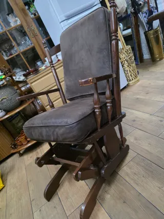 Mecedora de lactancia madera estilo clásico