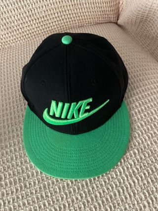 Gorra Nike Negra y Verde