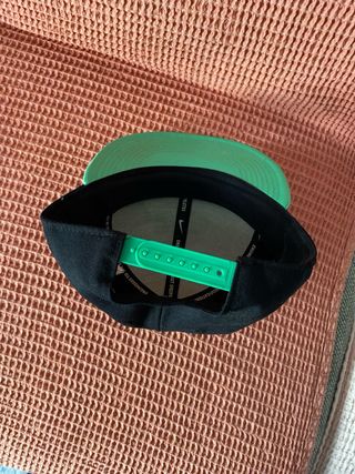 Gorra Nike Negra y Verde