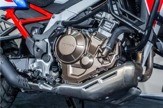 HONDA AFRICA TWIN 1100 IVA DEDUCIBLE * ESCAPE TERMIGNONI * REESTENO * TOPCASE ORIGINAL *