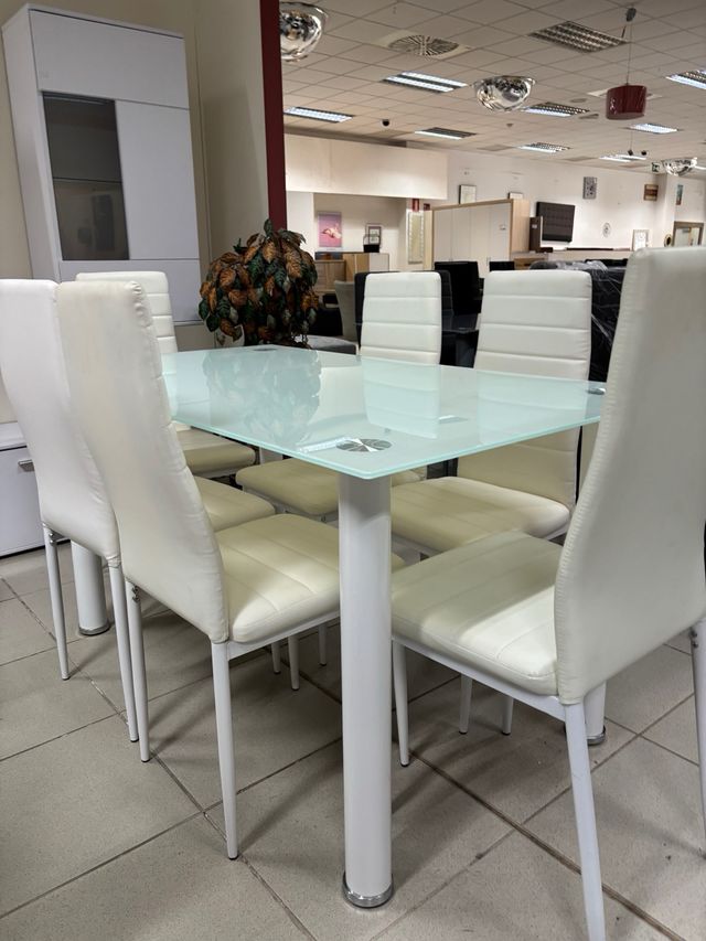 Mesa de comedor cristal y 6 sillas más colores