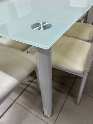 Mesa de comedor cristal y 6 sillas más colores