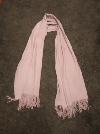 Bufanda rosa con flecos