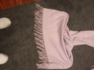 Bufanda rosa con flecos