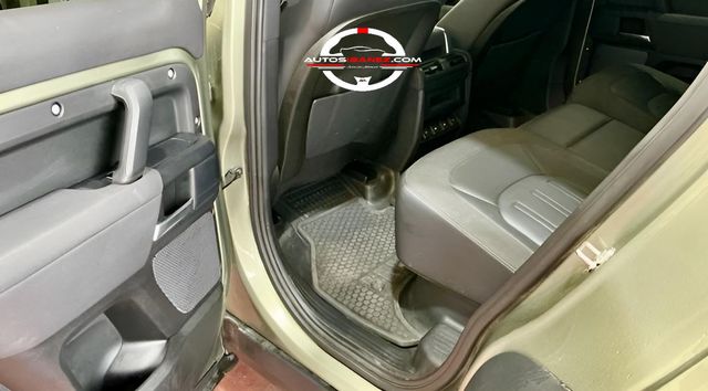 Land Rover Defender 2.0 D240 SD4 SE 110 Auto 4WD