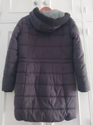 Parka larga Esprit negra.