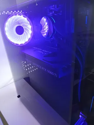 Ordenador gaming negro, 2 meses de uso