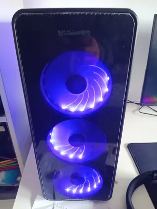 Ordenador gaming negro, 2 meses de uso