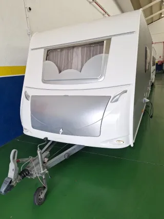 Caravelair 486 con mover