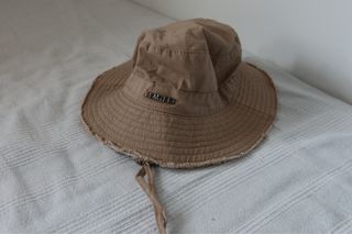 Gorro beige marrón