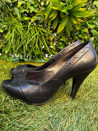 Zapatos de tacón de piel negros