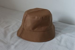Gorro de playa marrón