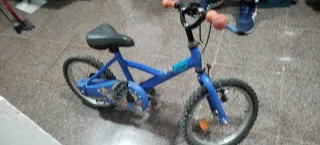 Bicicleta infantil azul