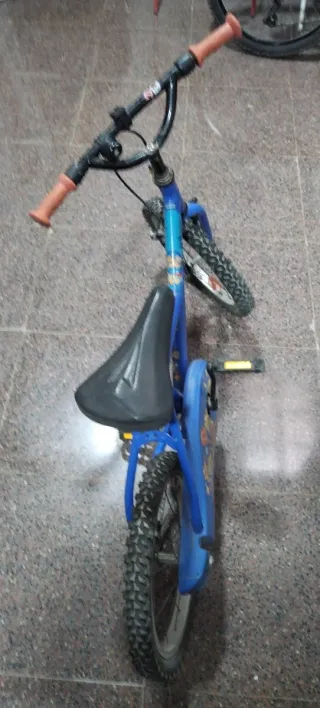 Bicicleta infantil azul