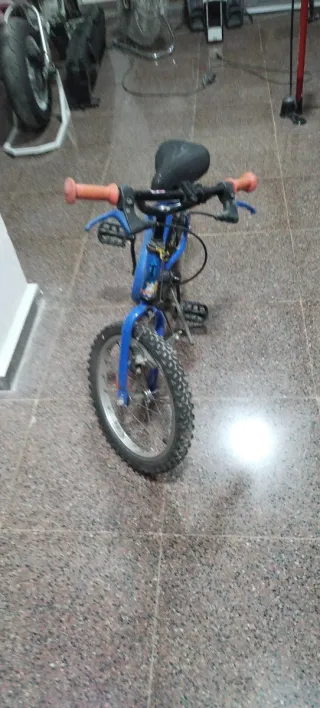 Bicicleta infantil azul