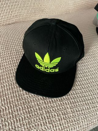 Gorra Adidas Negra y Verde