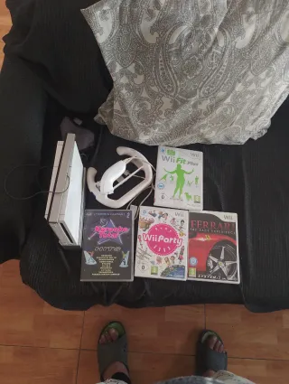 Consola Wii + 4 Juegos + Accesorios
