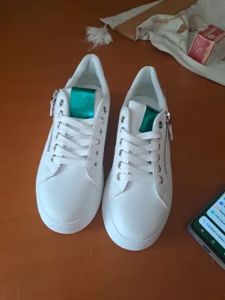 Deportivas blancas y verdes talla 37