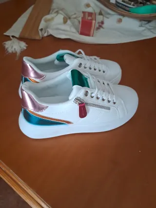 Deportivas blancas y verdes talla 37