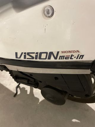 Honda Vision Met-in Moto Scooter