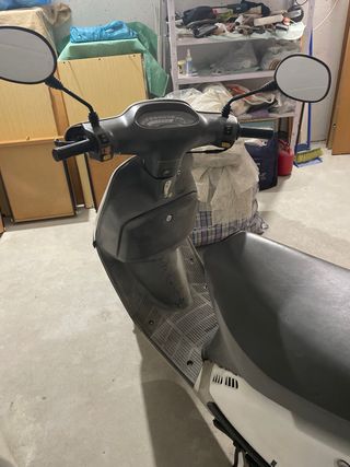 Honda Vision Met-in Moto Scooter