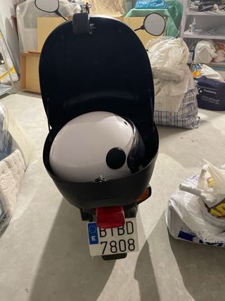 Honda Vision Met-in Moto Scooter