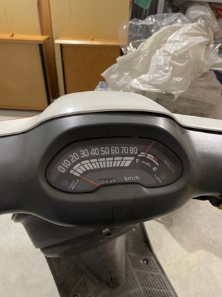 Honda Vision Met-in Moto Scooter