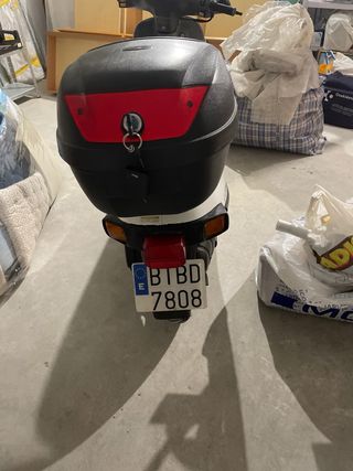 Honda Vision Met-in Moto Scooter