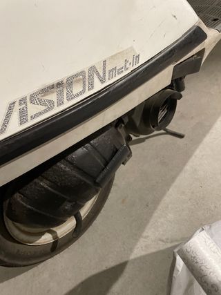 Honda Vision Met-in Moto Scooter