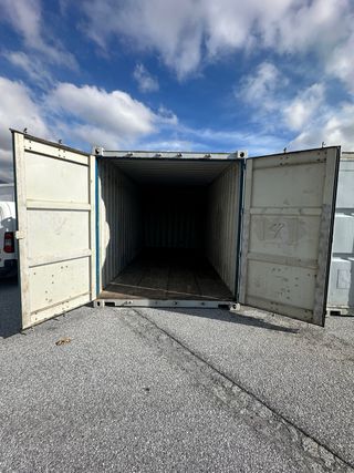 Contenedor de carga gris