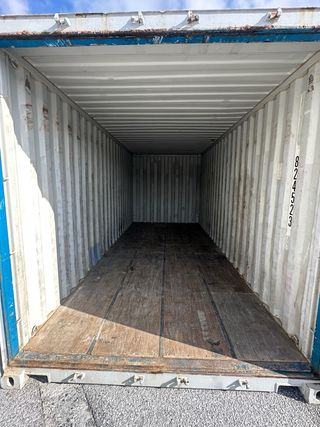 Contenedor de carga gris